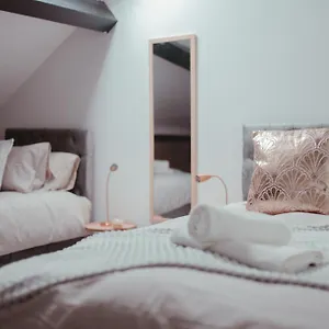 Bv Luxury Penthouse Conditioning House Bradford (West Yorkshire)